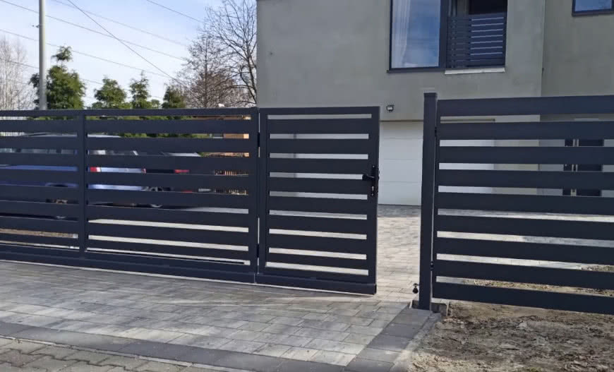 Brama przesuwna z funkcją furtki - wygoda i bezpieczeństwo